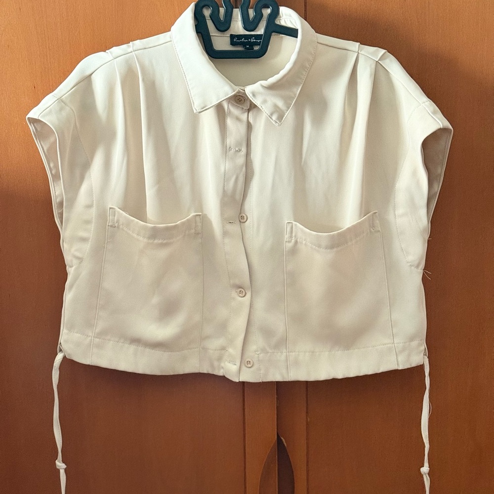 Chic Cream Cropped Button-Up Shirt - Picture 2 of 2